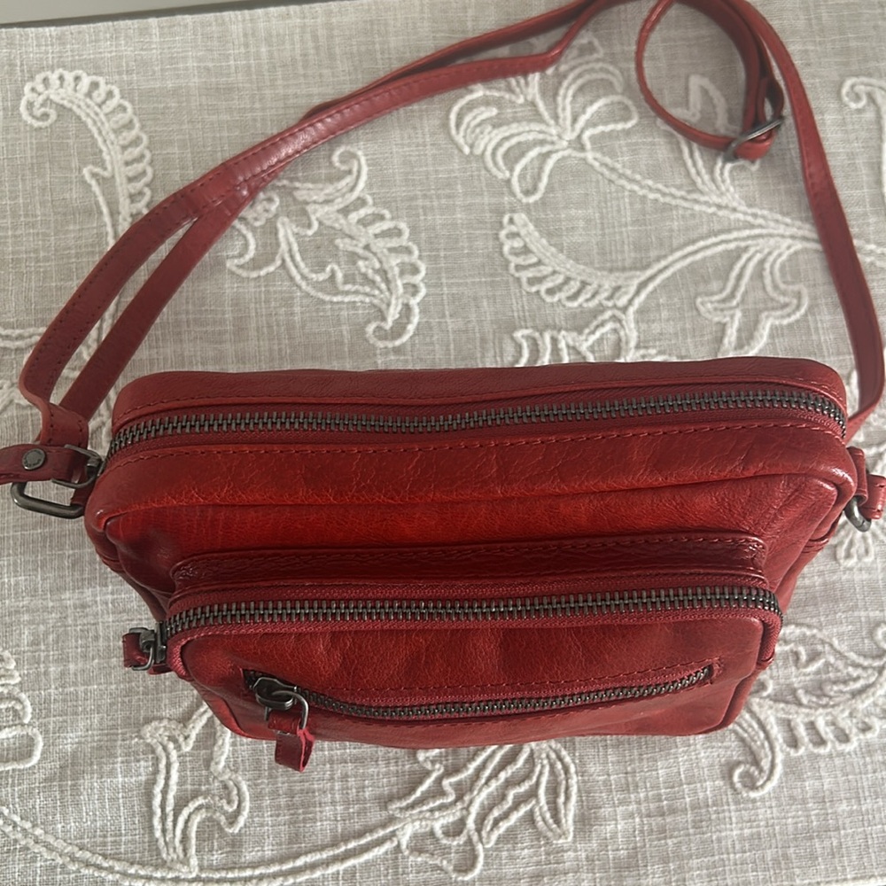 Spike & Sparrow Red Leather Camera Bag Style Crossbody - Picture 6 of 16